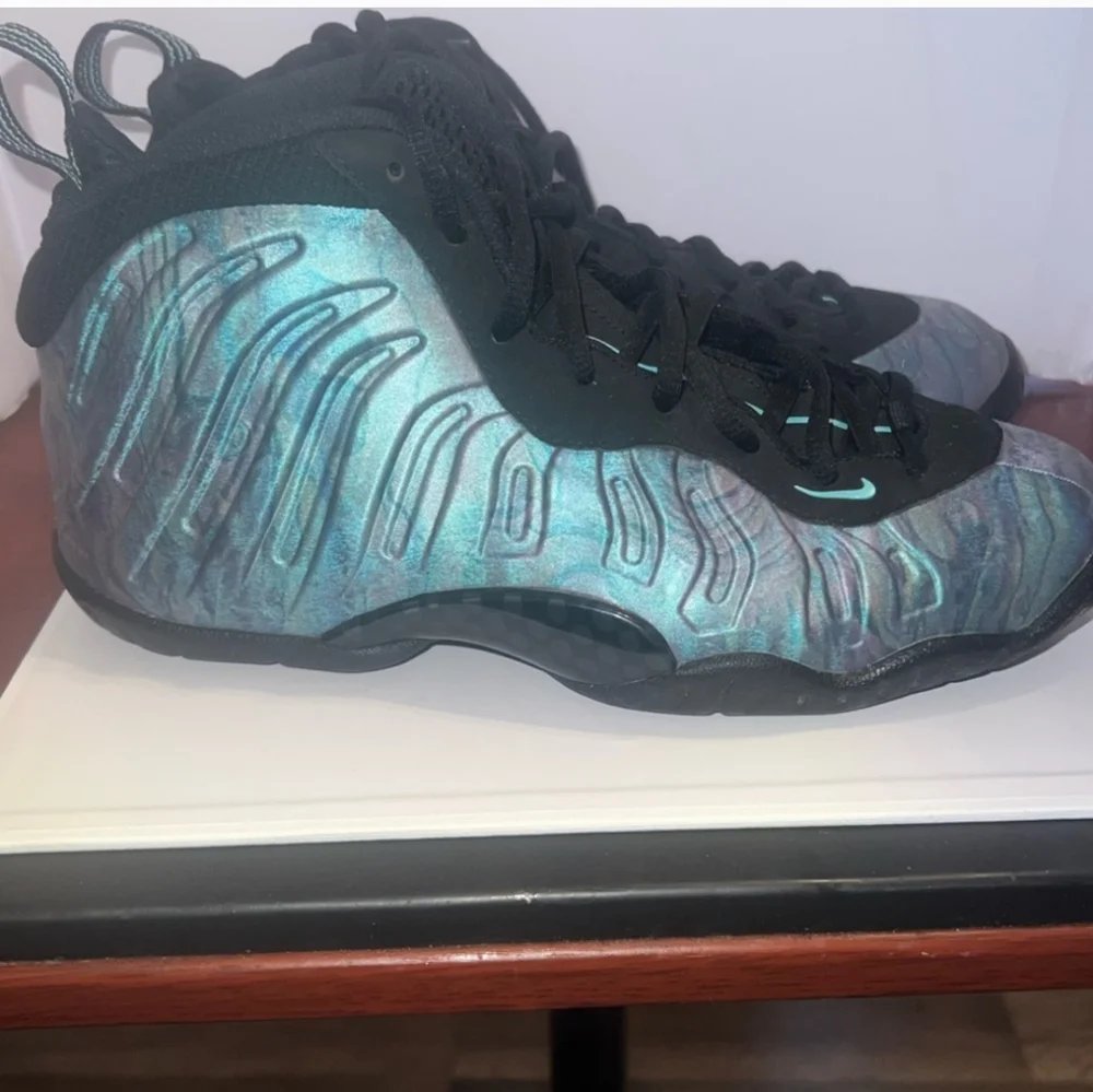 NIKE AIR FOAMPOSITE ONE AURORA GREEN AND BLUE 6Y (USED)